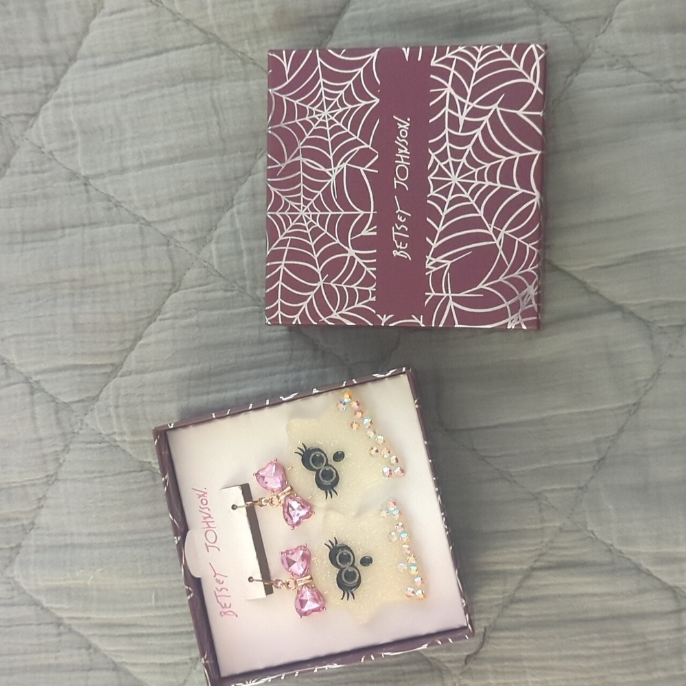 🎉price drop!!🎉Betsey Johnson ghost earrings